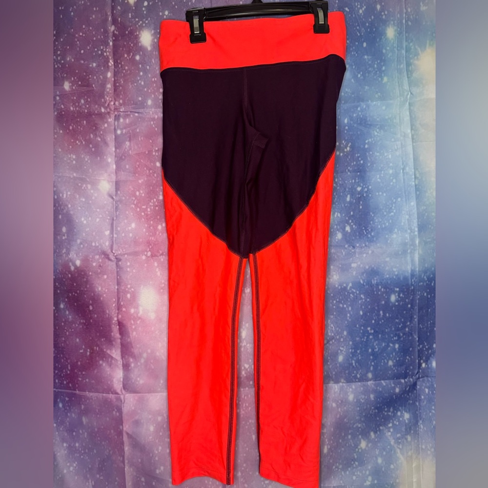 Cropped under Armour pants 🛍